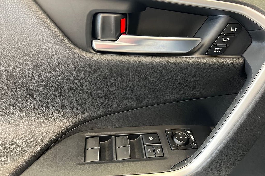 Vehicle Image 21