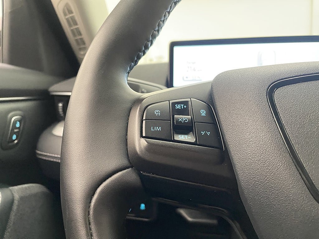 Vehicle Image 26