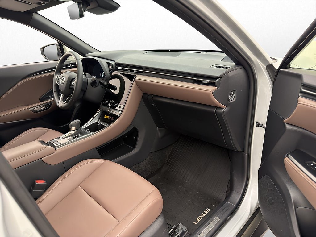 Vehicle Image 25