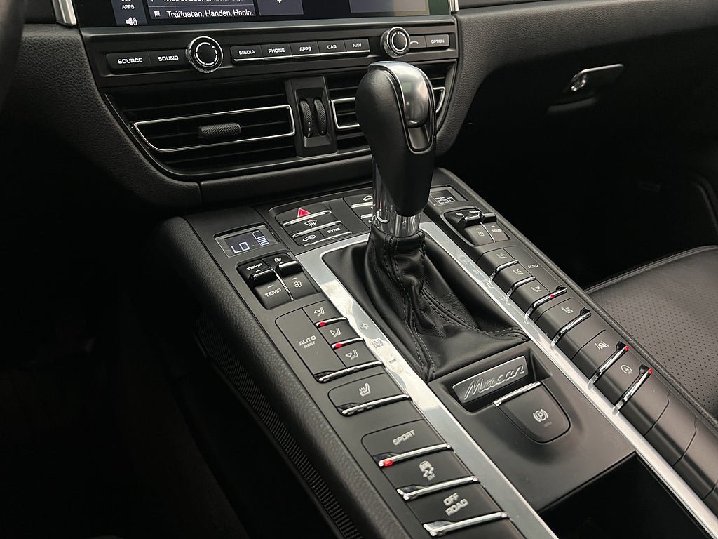Vehicle Image 26
