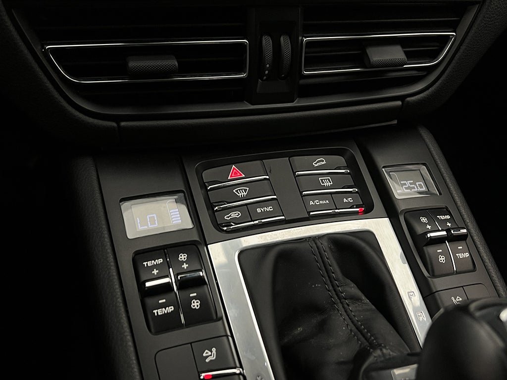 Vehicle Image 27