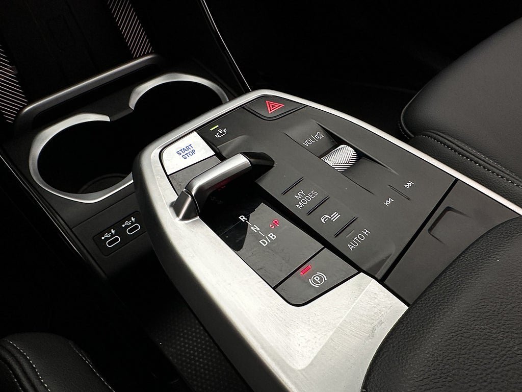 Vehicle Image 33