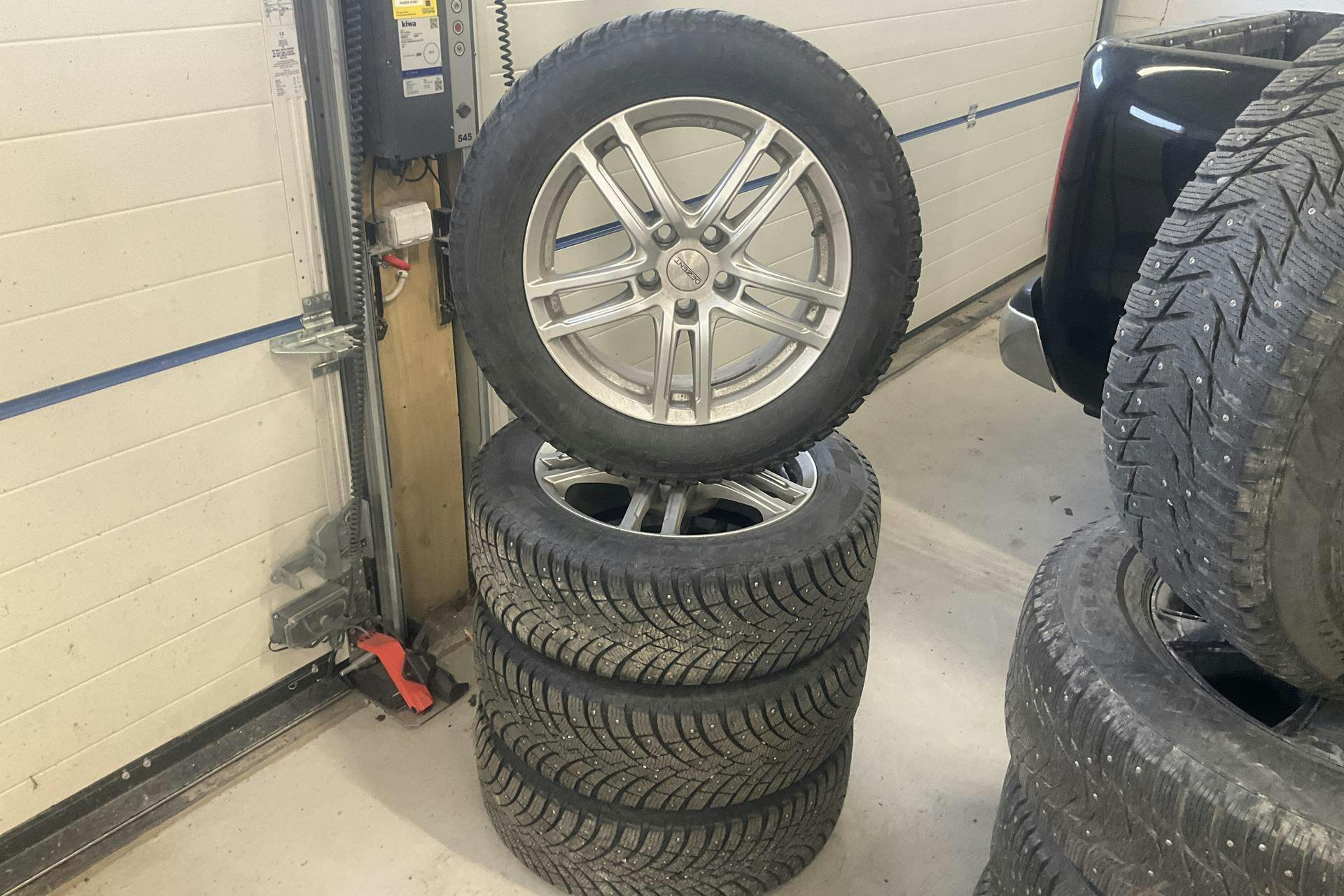 Vehicle Image 16