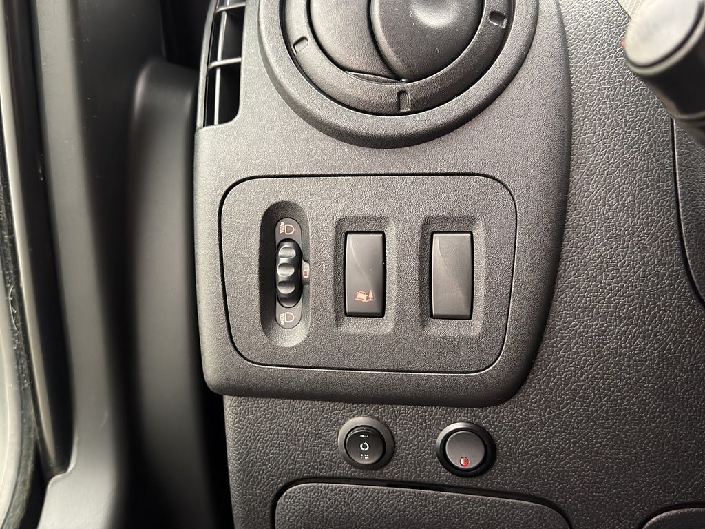 Vehicle Image 24