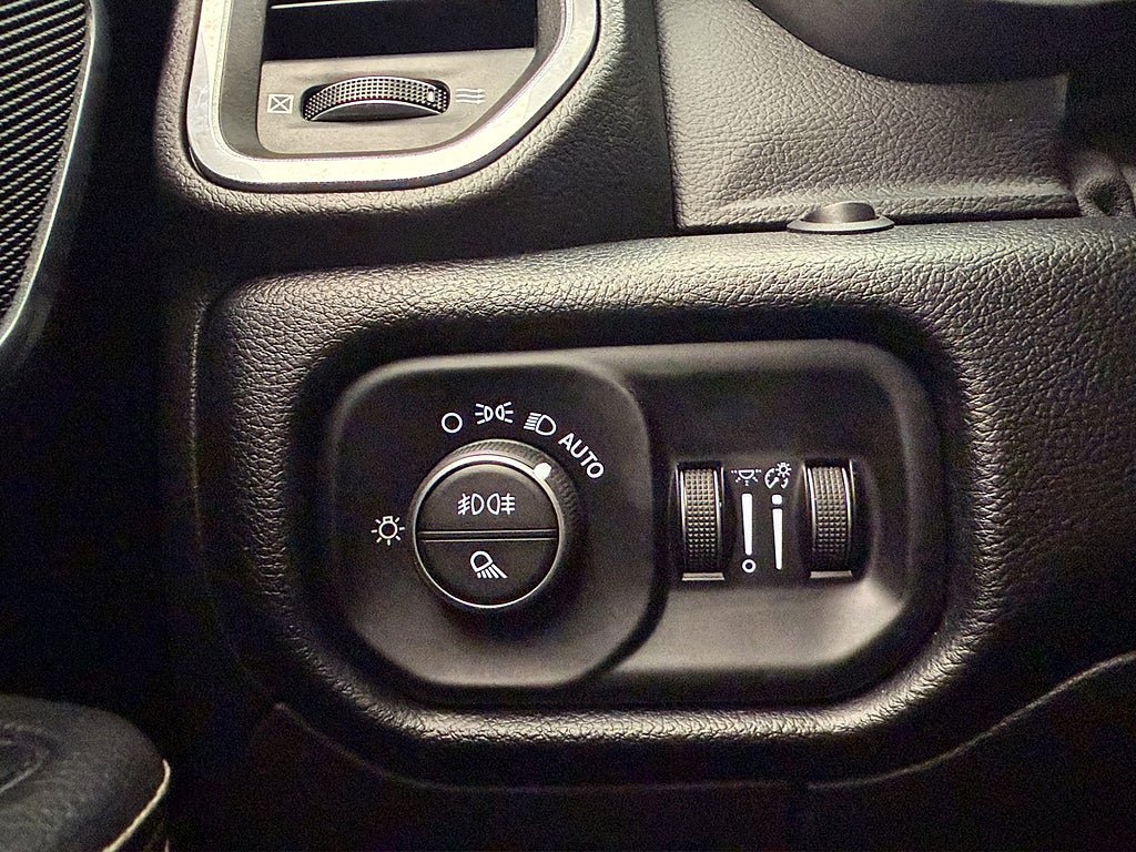 Vehicle Image 38