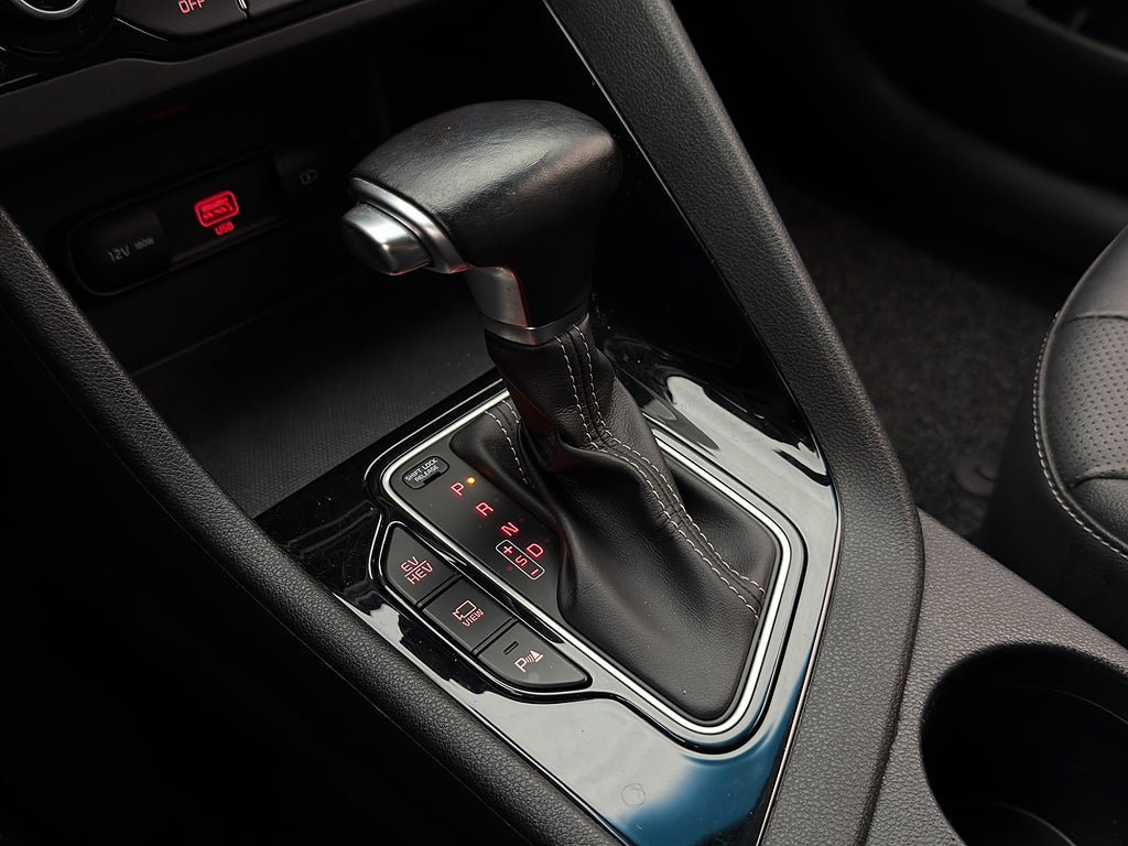 Vehicle Image 25