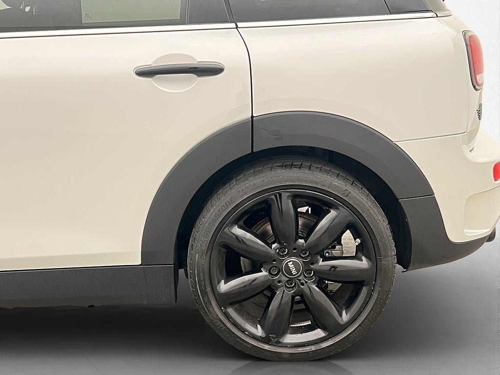 Vehicle Image 24