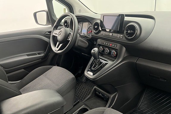 Vehicle Image 28