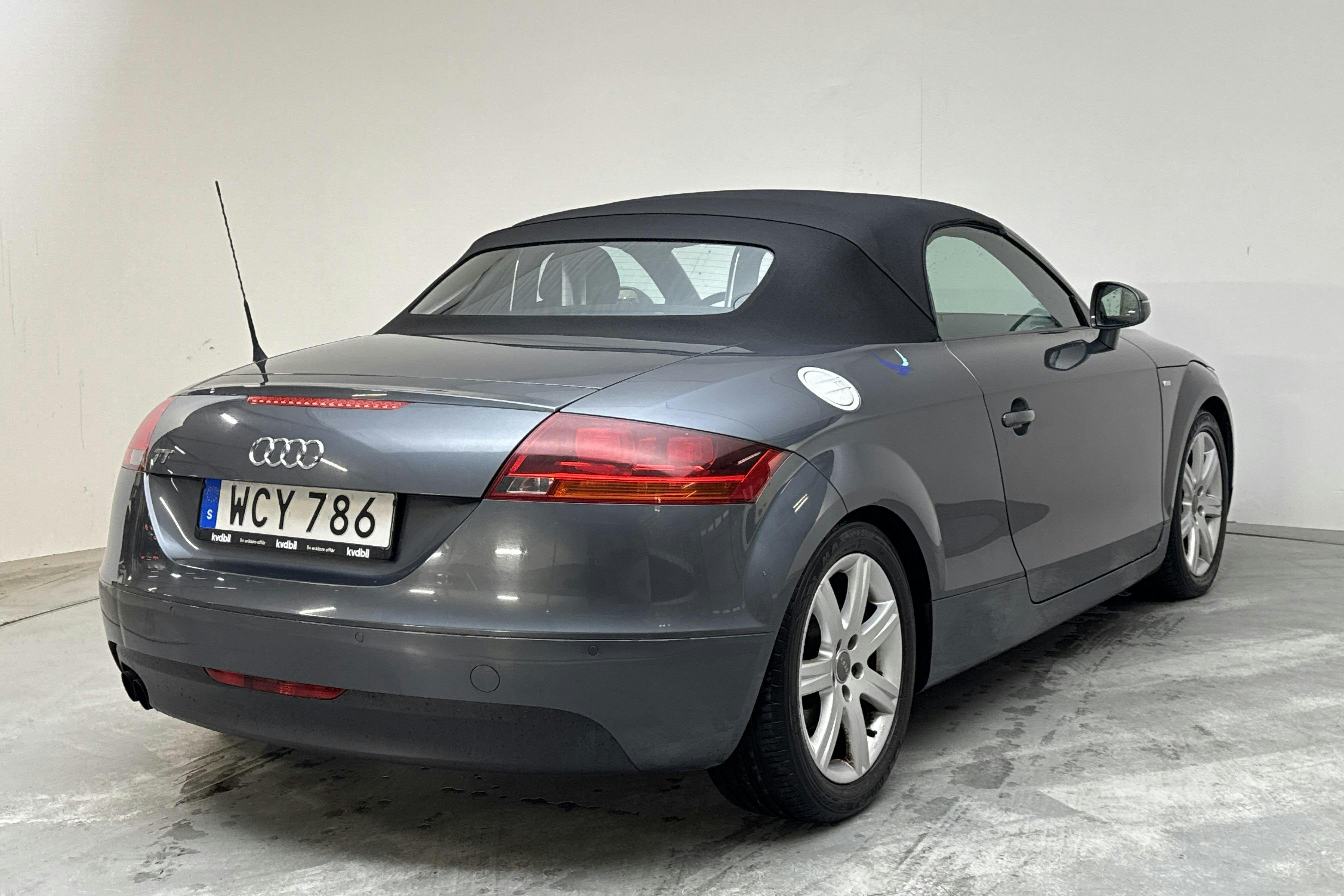 Vehicle Image 8