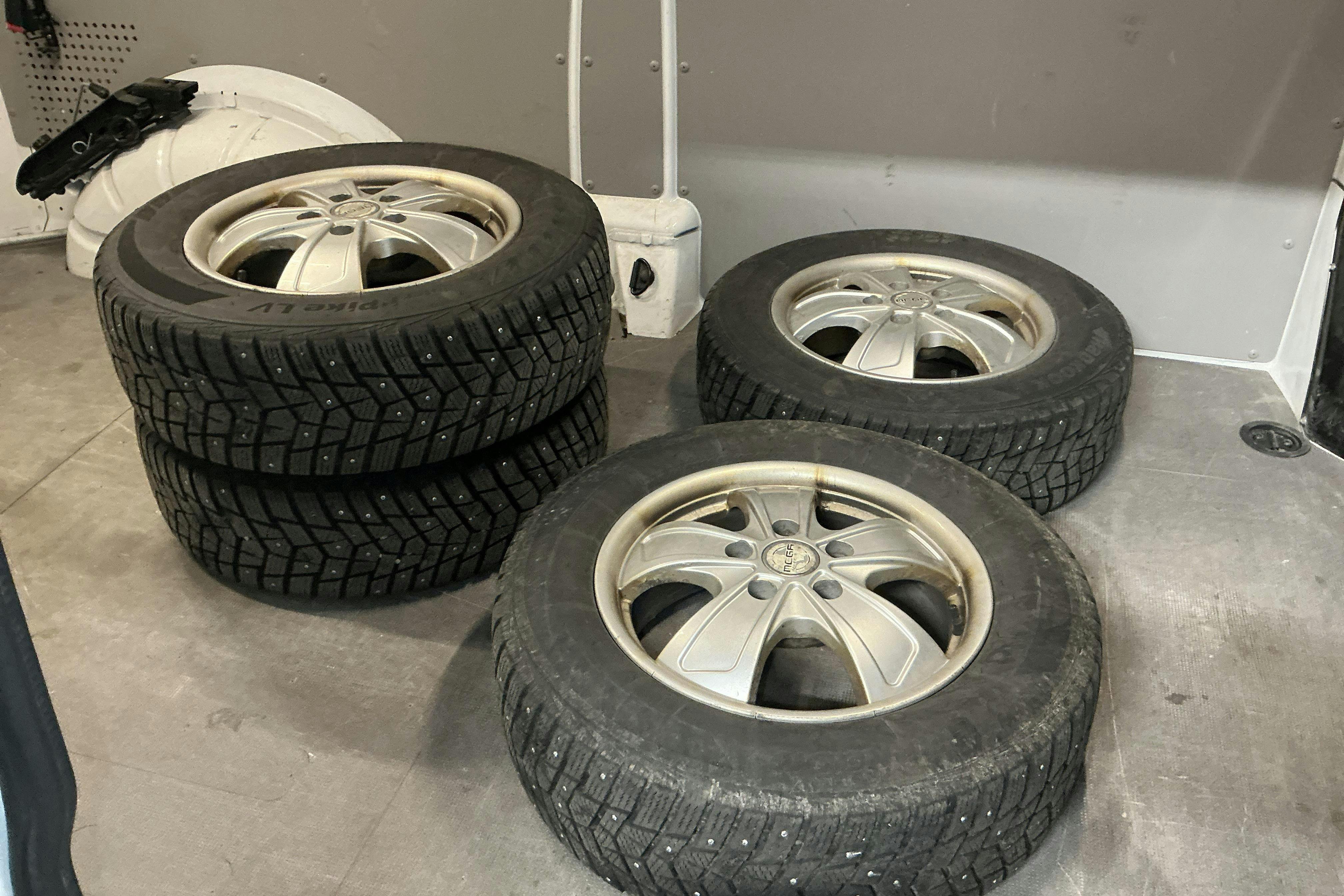 Vehicle Image 10