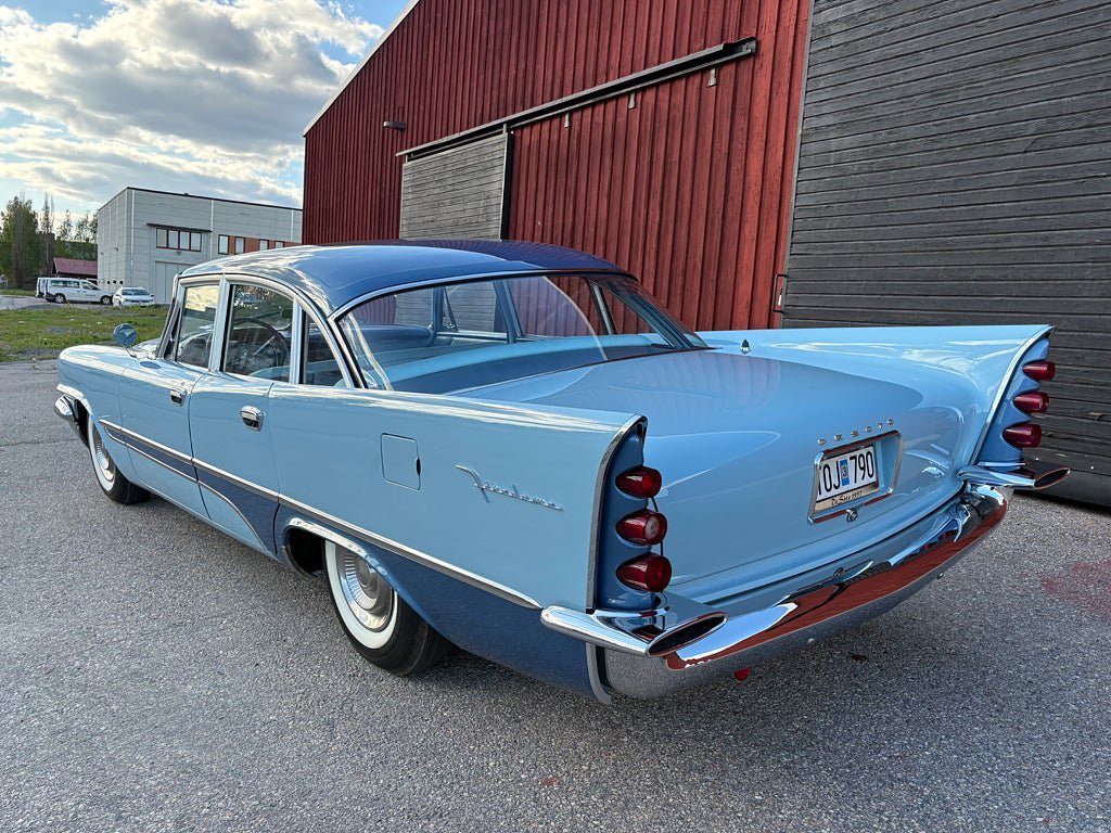 Vehicle Image 23