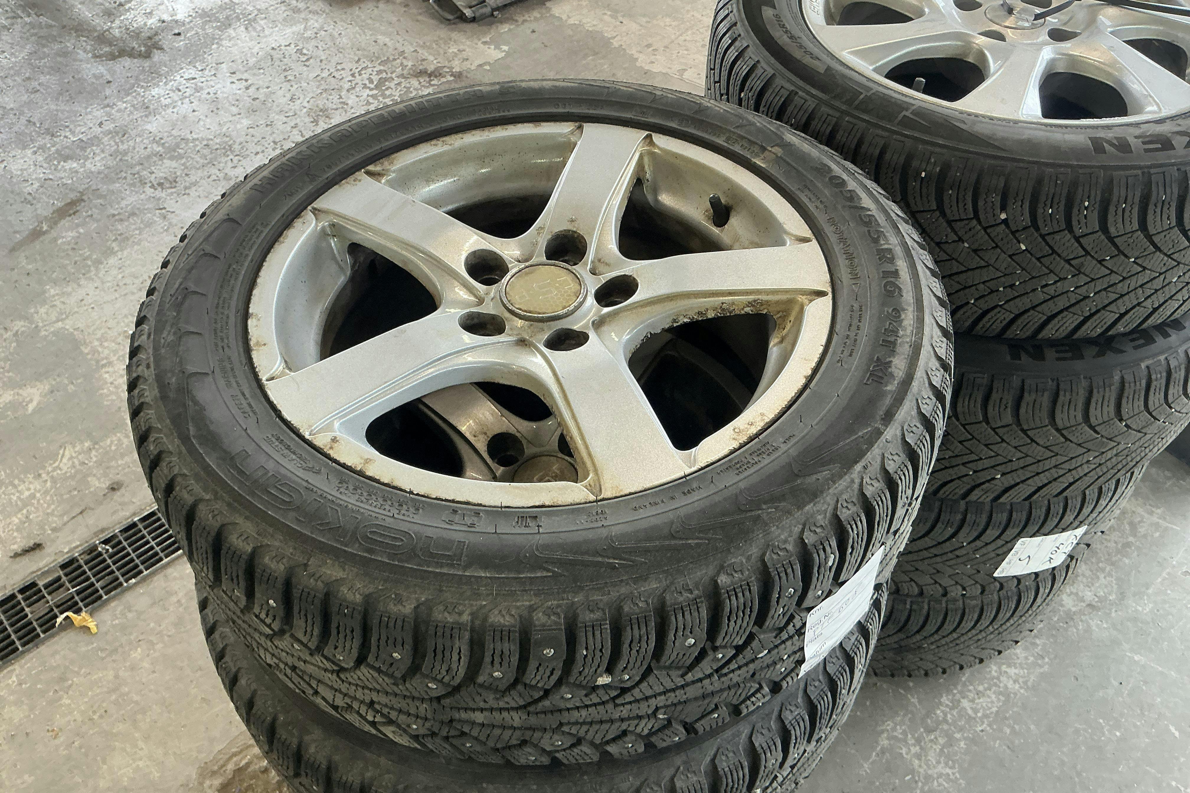 Vehicle Image 11