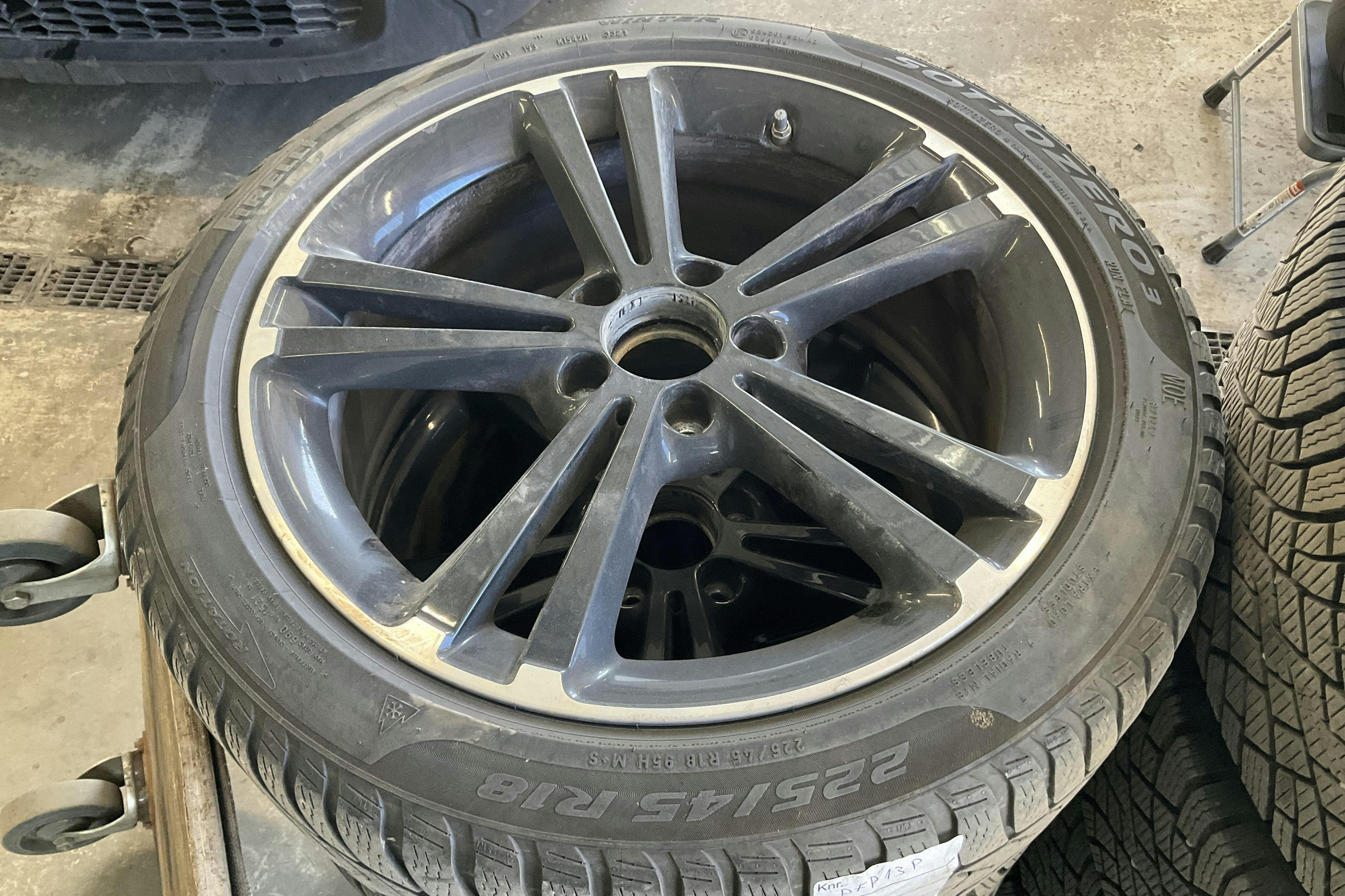 Vehicle Image 16