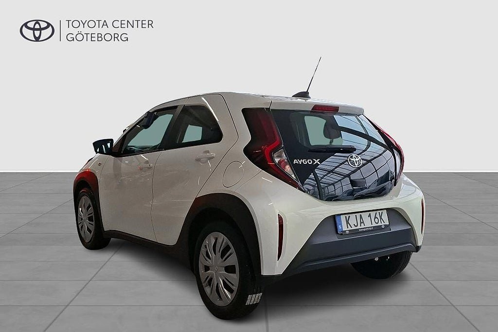 Vehicle Image 4