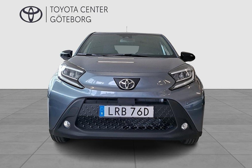 Vehicle Image 6