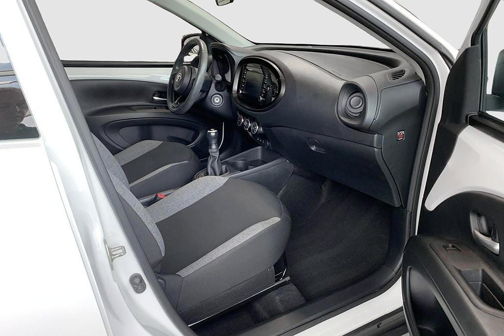 Vehicle Image 7