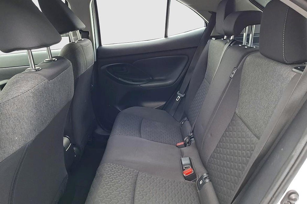 Vehicle Image 9