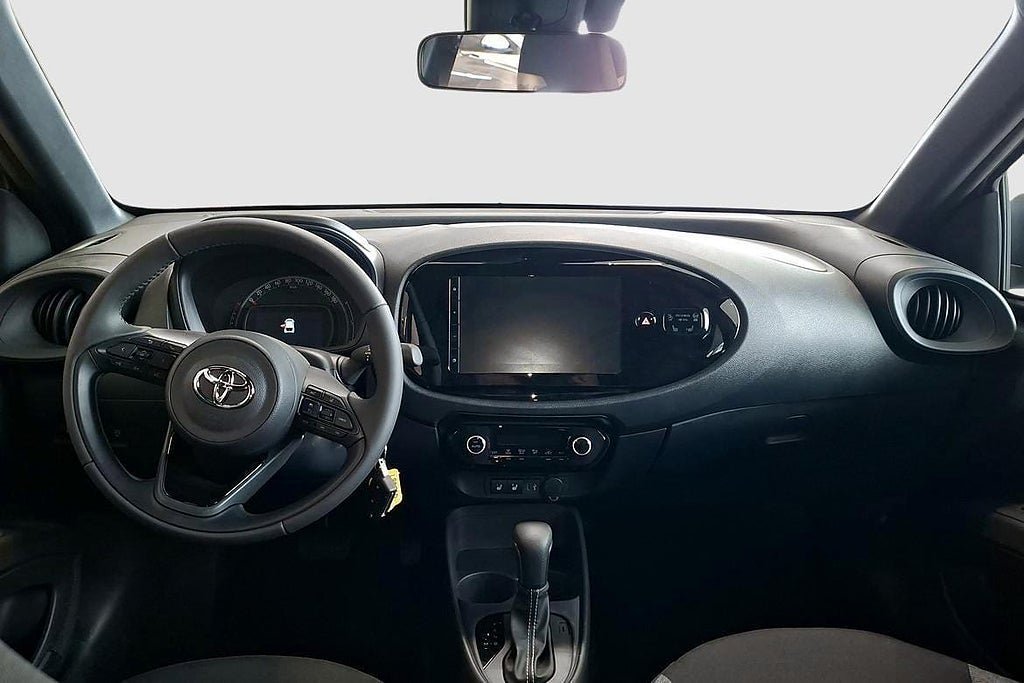 Vehicle Image 9