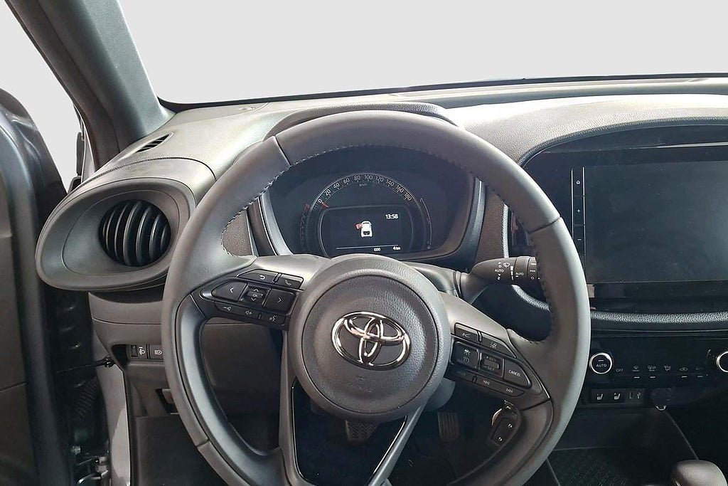 Vehicle Image 10