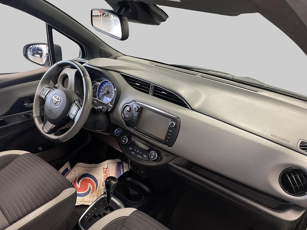 Vehicle Image 9