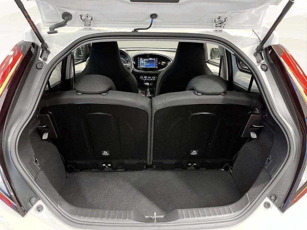 Vehicle Image 13