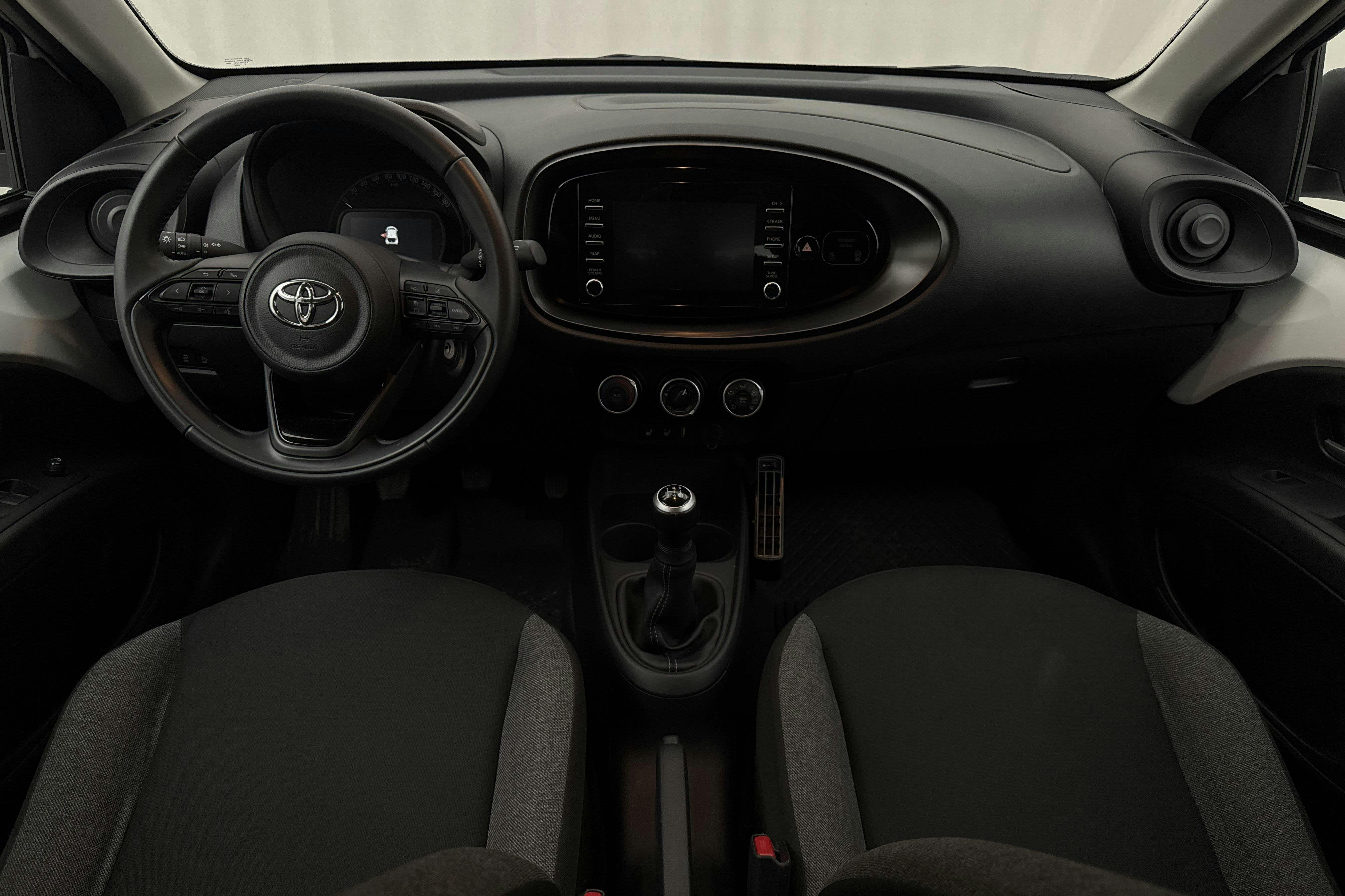 Vehicle Image 6