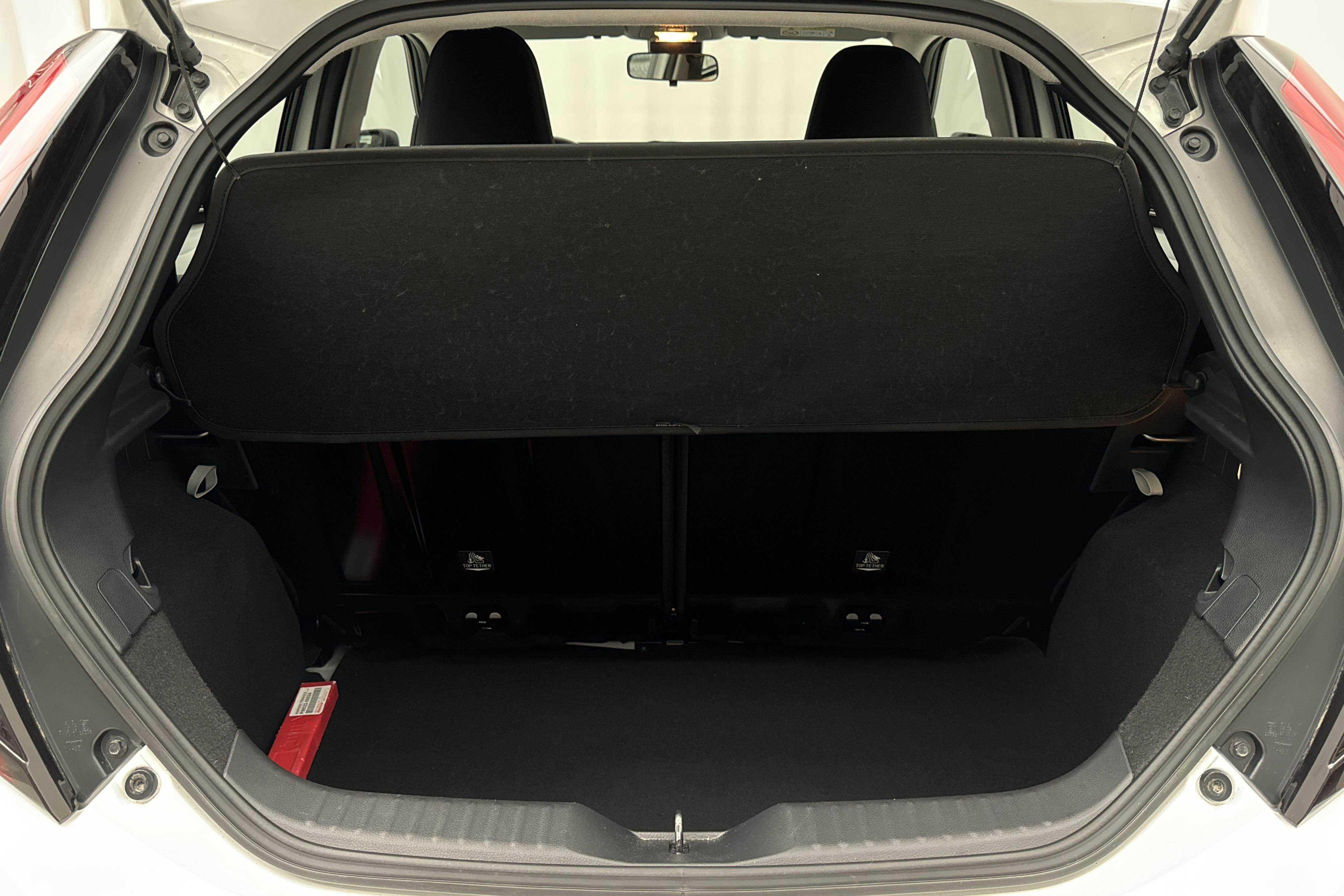Vehicle Image 9
