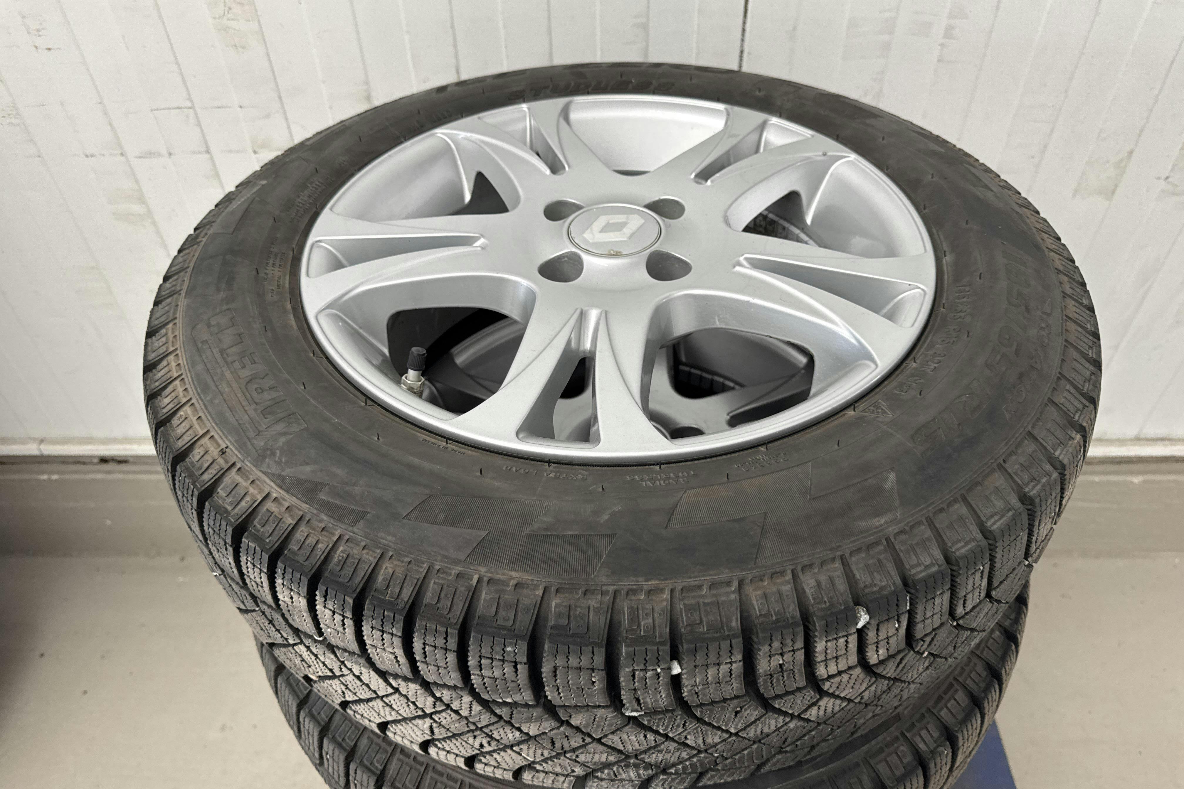 Vehicle Image 15