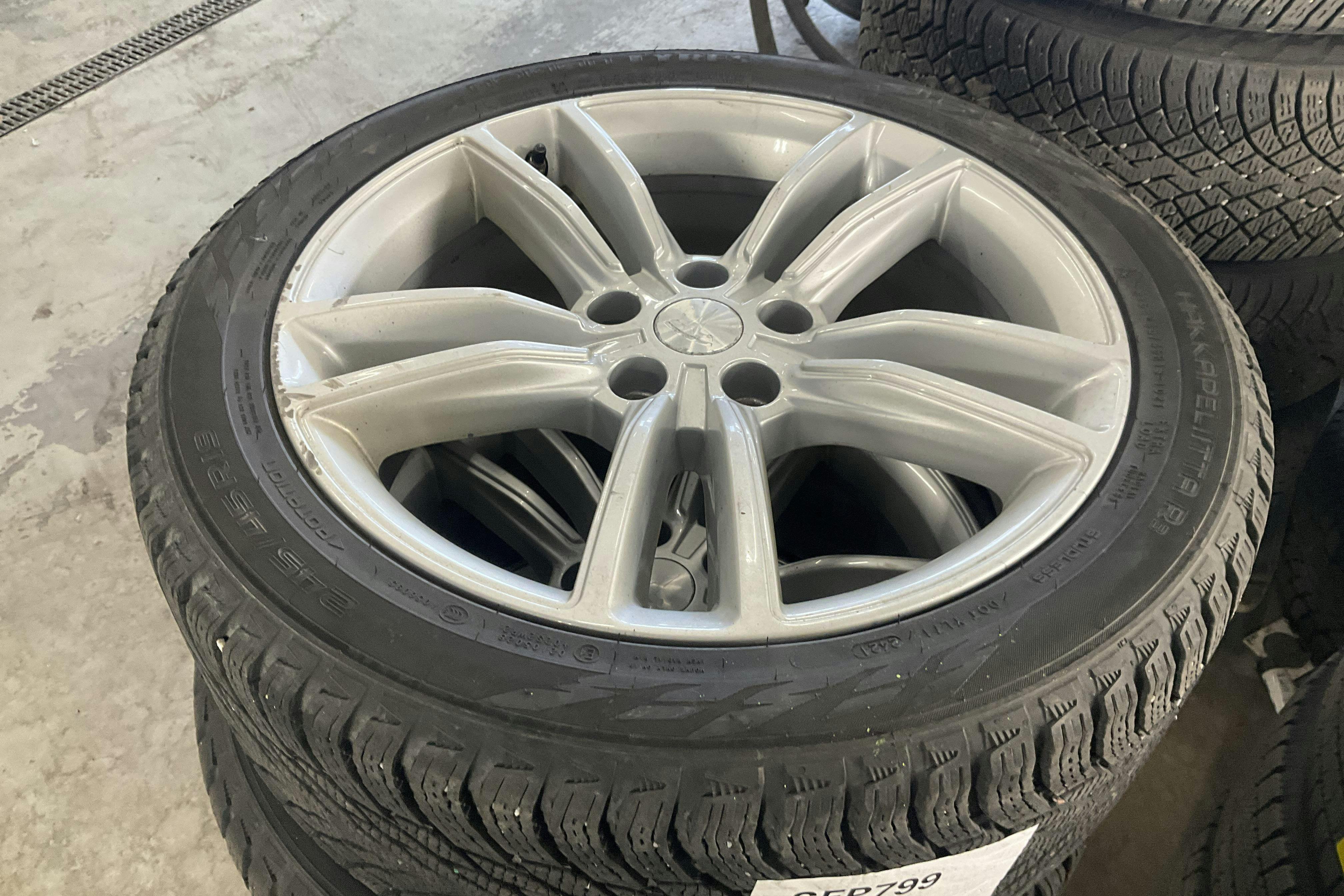 Vehicle Image 21