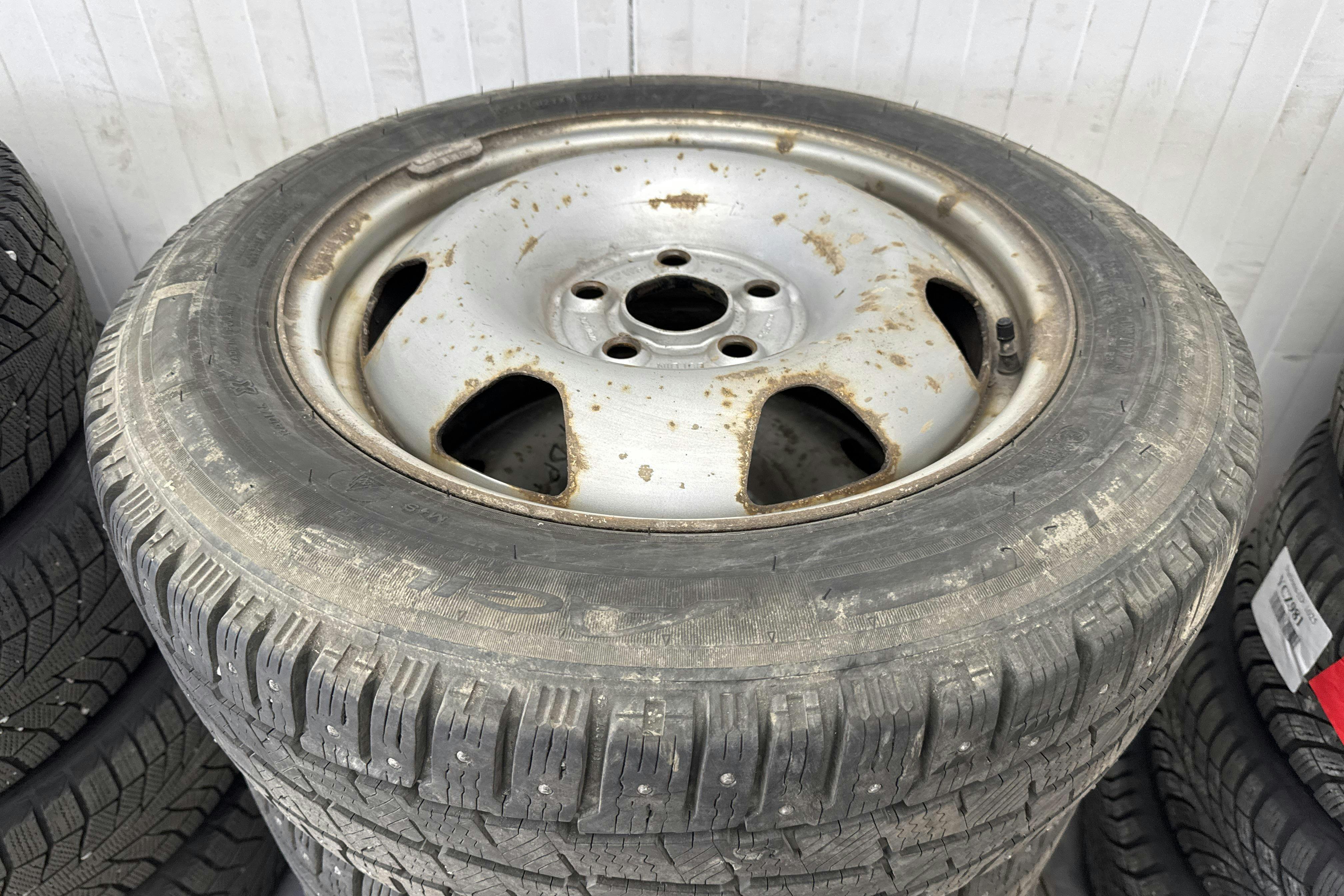 Vehicle Image 21