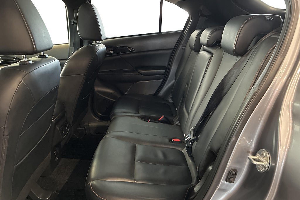 Vehicle Image 16