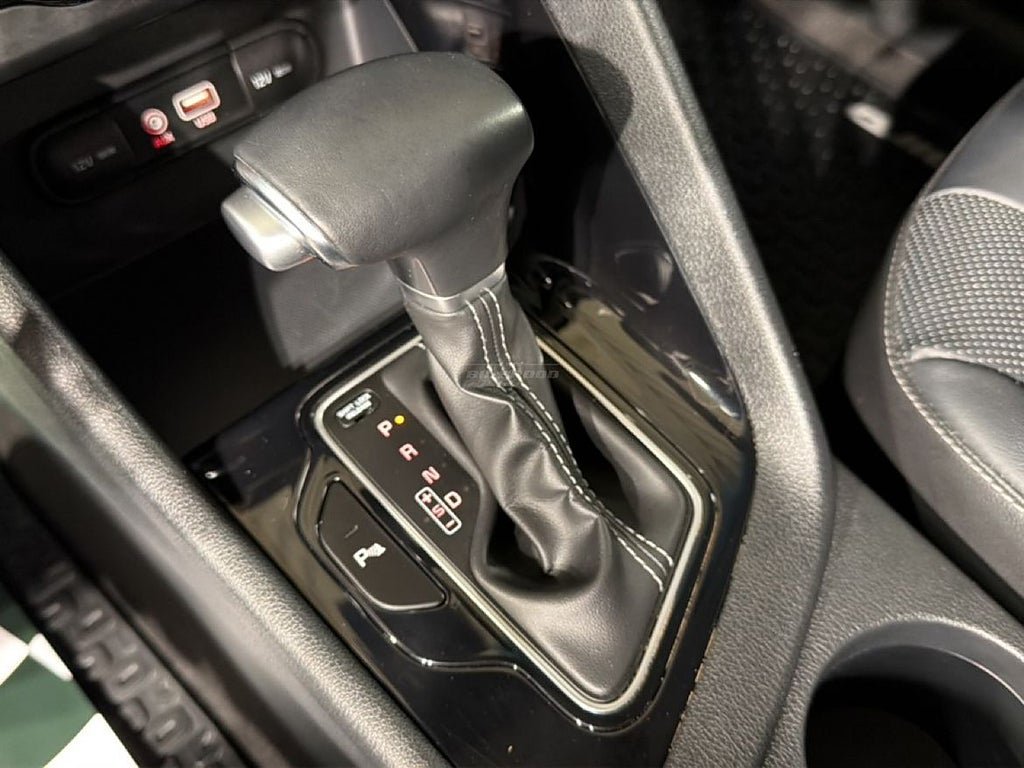 Vehicle Image 12