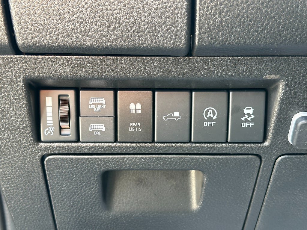 Vehicle Image 13