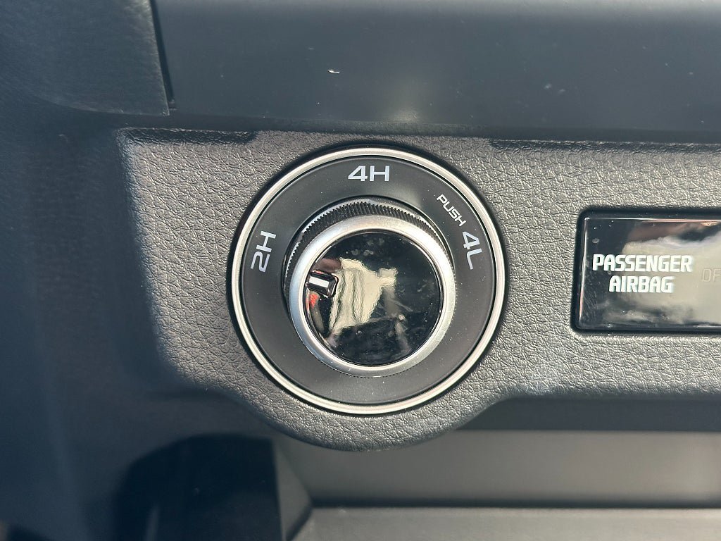Vehicle Image 16