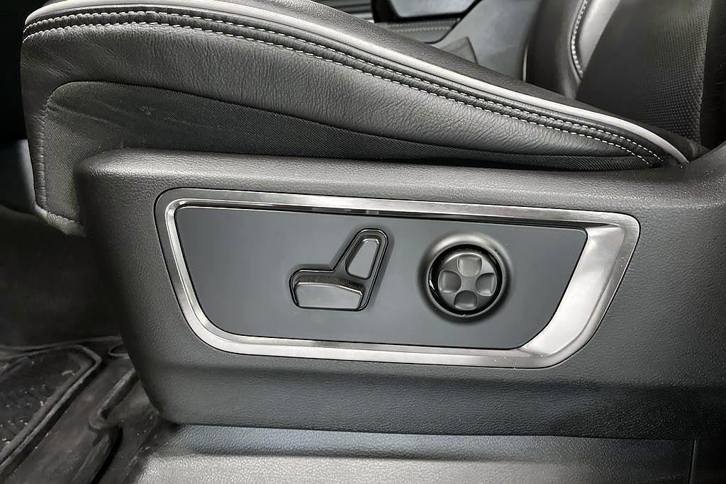 Vehicle Image 22