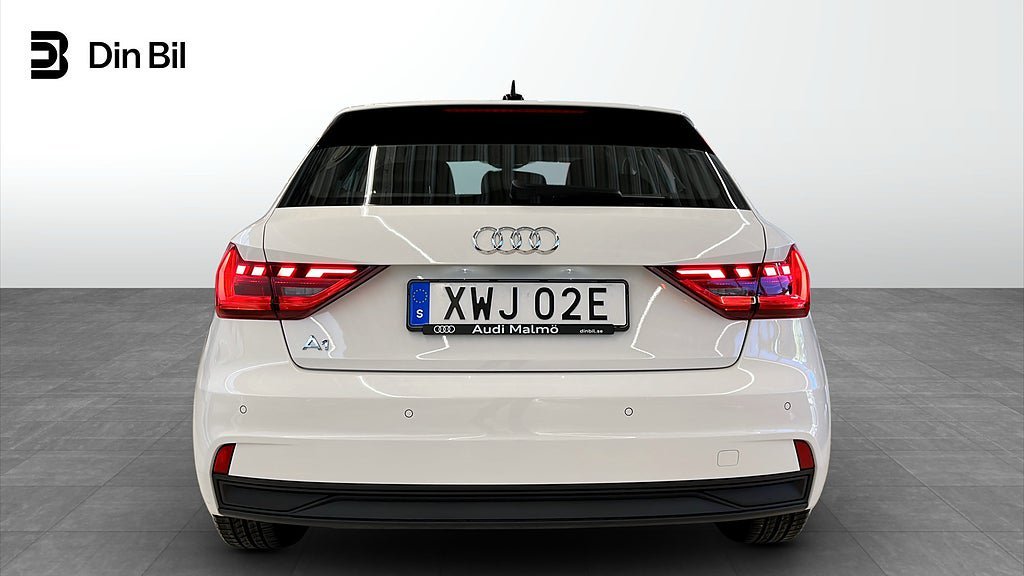 Vehicle Image 5