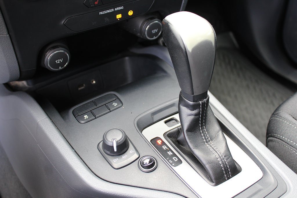 Vehicle Image 25