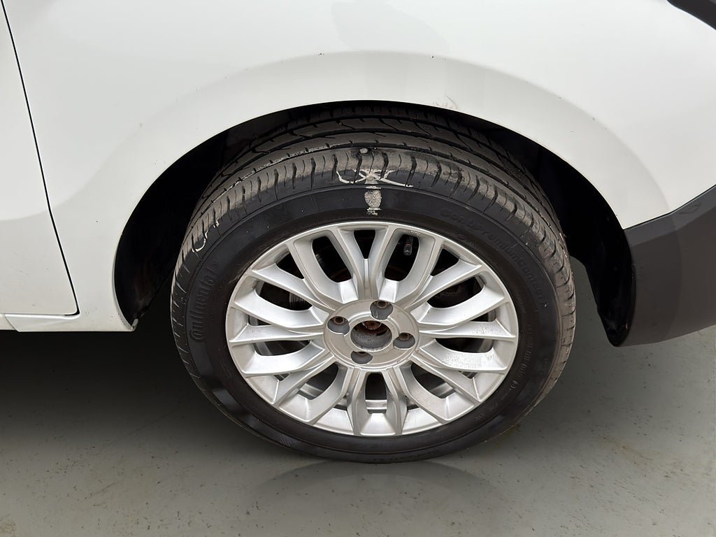 Vehicle Image 25