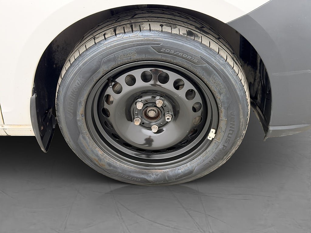 Vehicle Image 32