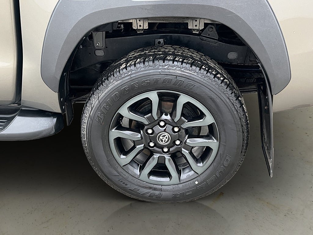 Vehicle Image 32