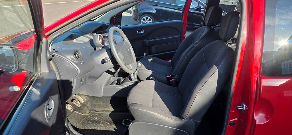 Vehicle Image 11