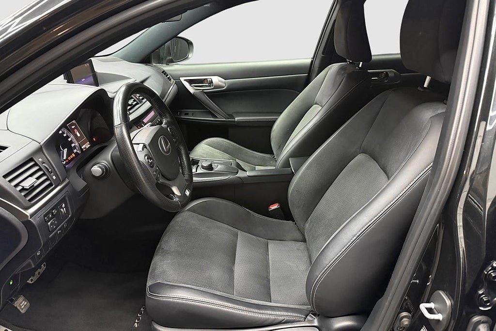 Vehicle Image 13
