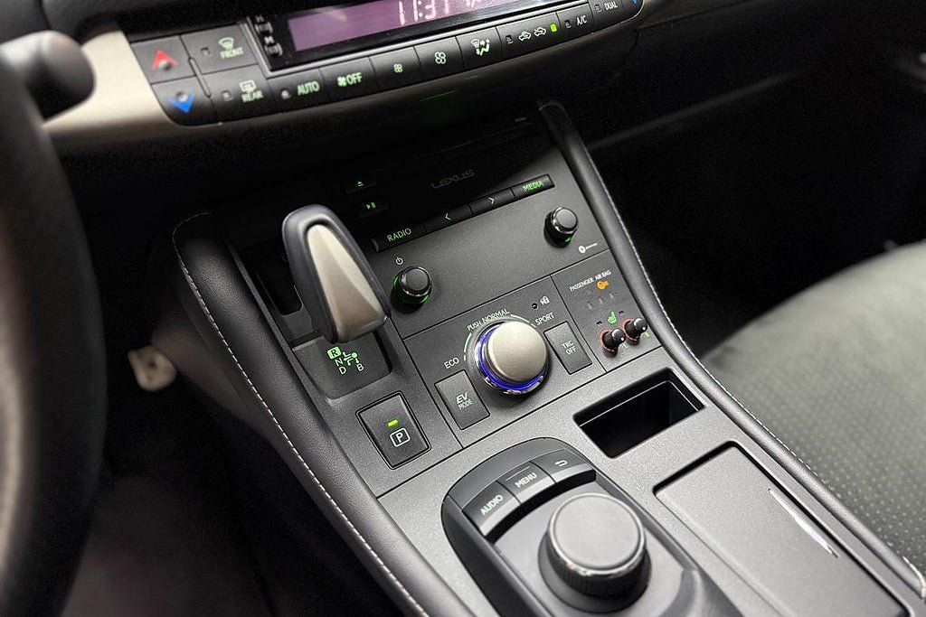 Vehicle Image 15