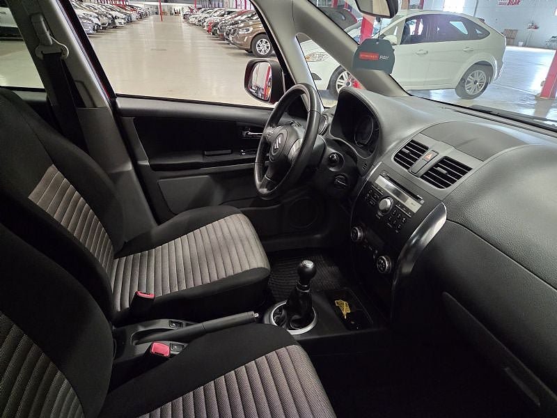 Vehicle Image 4