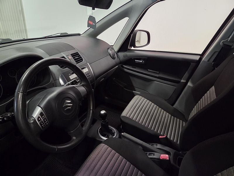 Vehicle Image 10