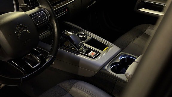 Vehicle Image 21