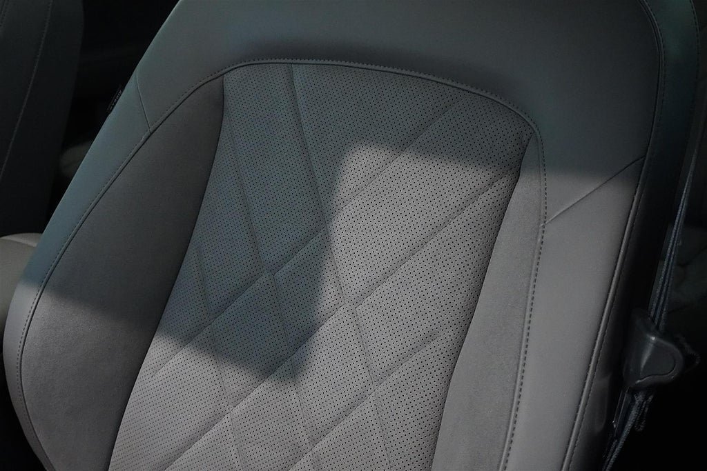 Vehicle Image 23
