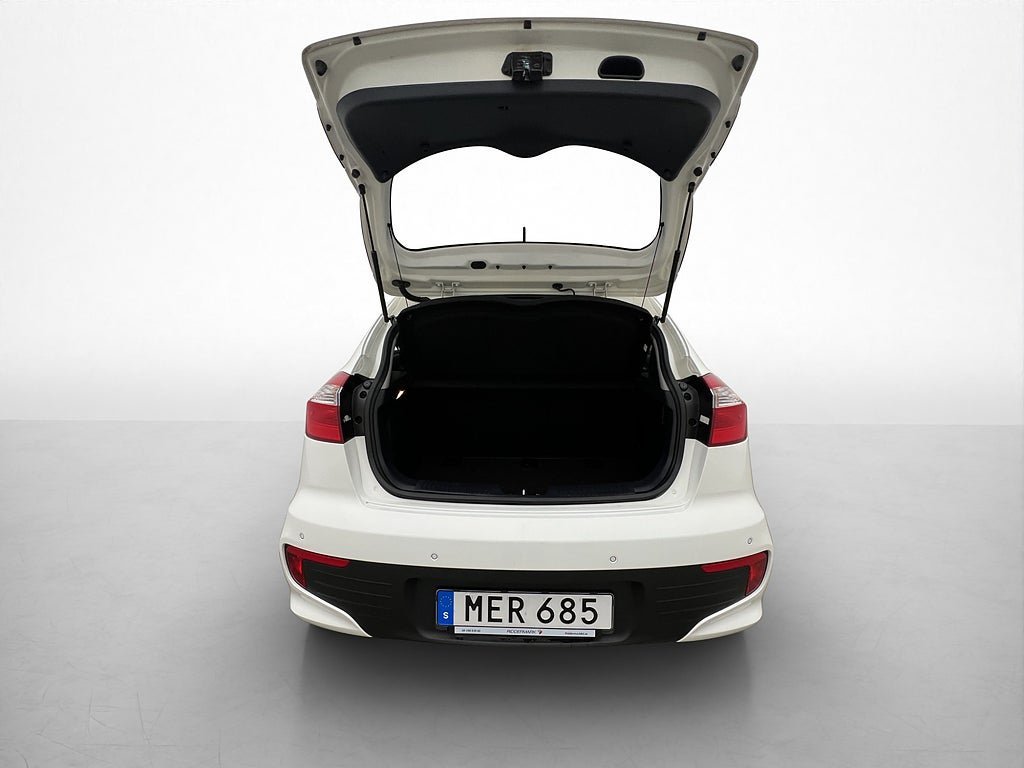 Vehicle Image 16