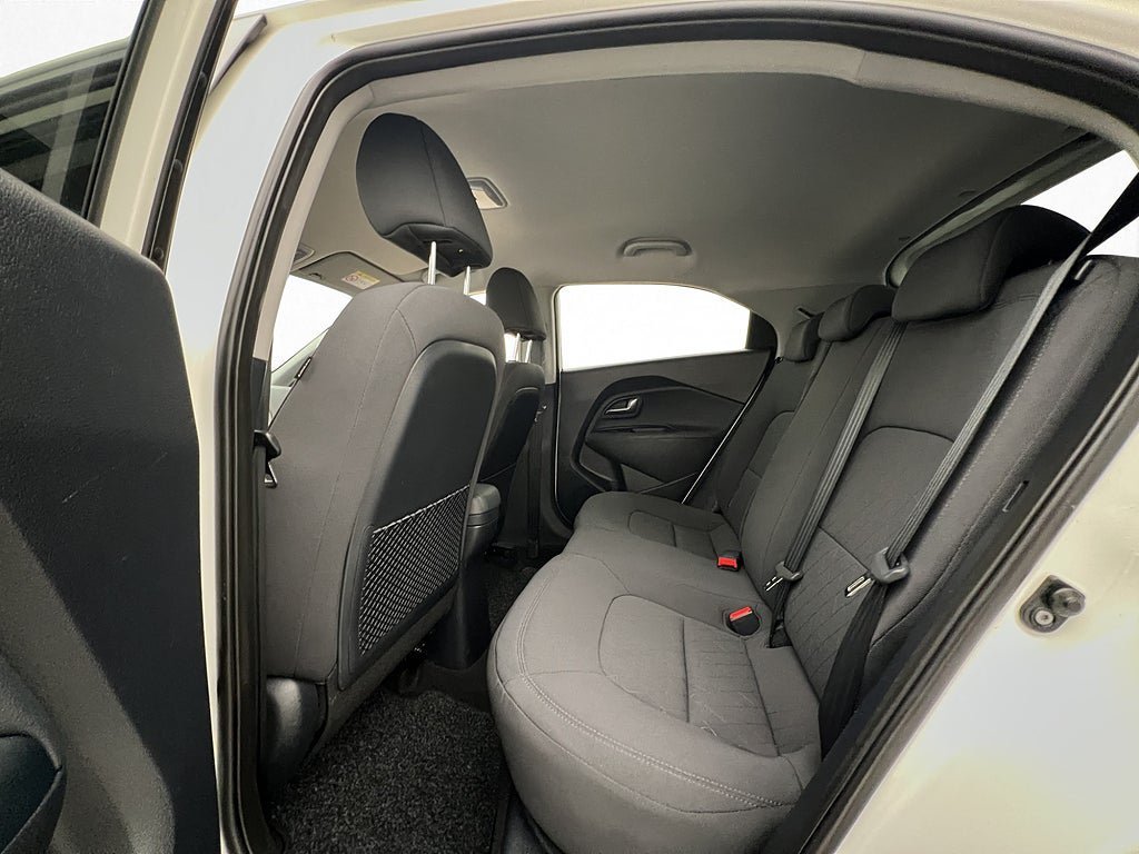 Vehicle Image 17