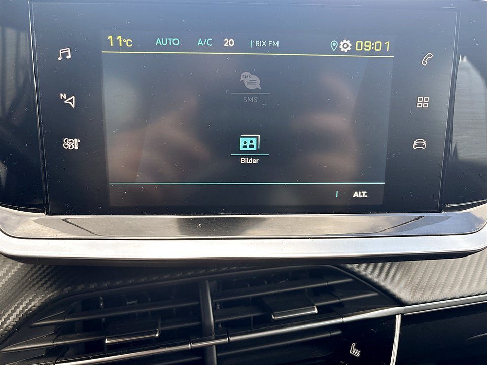 Vehicle Image 9